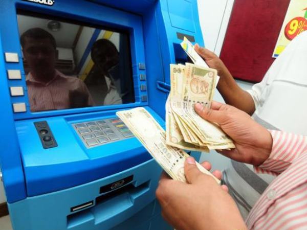 Doubled money suddenly flashed out of Union Bank's ATM, looted approx 1.4 lakh in allahabd Doubled money suddenly flashed out of Union Bank's ATM, looted approx 1.4 lakh in allahabd
