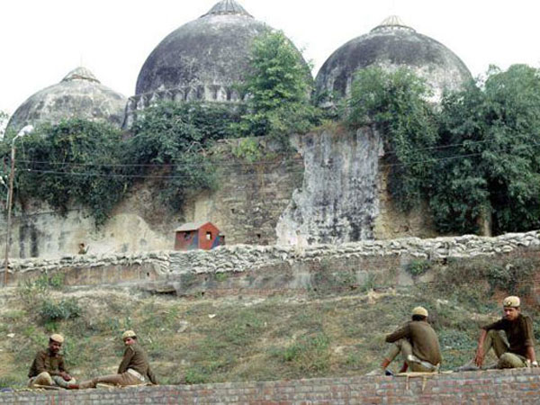 बाबरी मस्जिद पर बंटा मुस्लिम पर्सनल लॉ बोर्ड