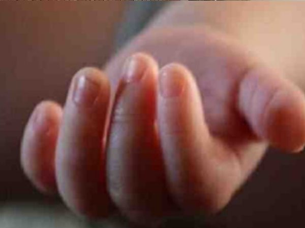 बहाने से किया बलात्कार, थमाए 5 रुपये