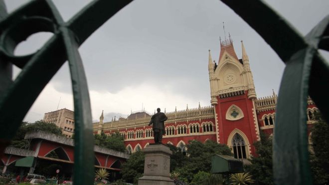 राजनीतिक वर्चस्व की लड़ाई में फंसा स्कूलों का भविष्य राजनीतिक वर्चस्व की लड़ाई में फंसा स्कूलों का भविष्य
