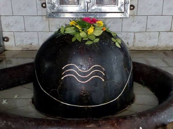 कस्बा तीतरों के पास बरसी में स्थित है महादेव का मंदिर