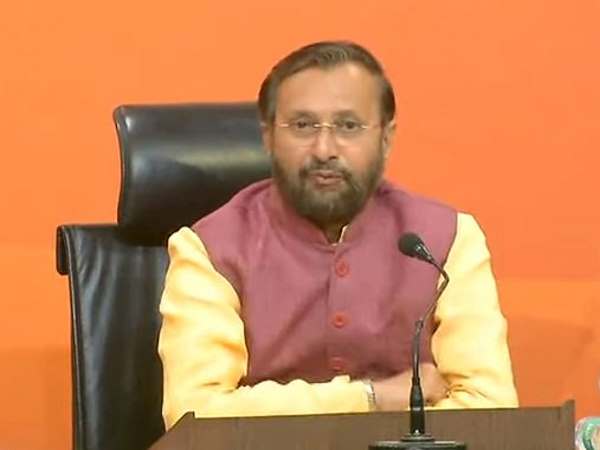PNB Scam: प्रकाश जावड़ेकर ने कहा- गलत कर्जे UPA की देन हैं, हमें विरासत में मिला PNB Scam: प्रकाश जावड़ेकर ने कहा- गलत कर्जे UPA की देन हैं, हमें विरासत में मिला
