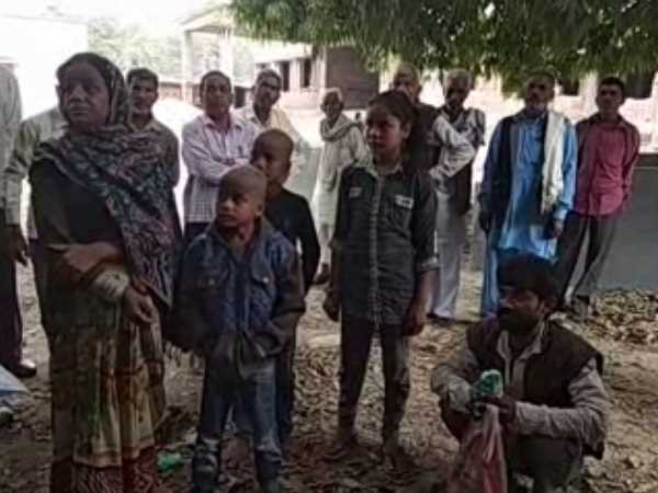 Victim went to DM office with children to suicide in Mainpuri Victim went to DM office with children to suicide in Mainpuri