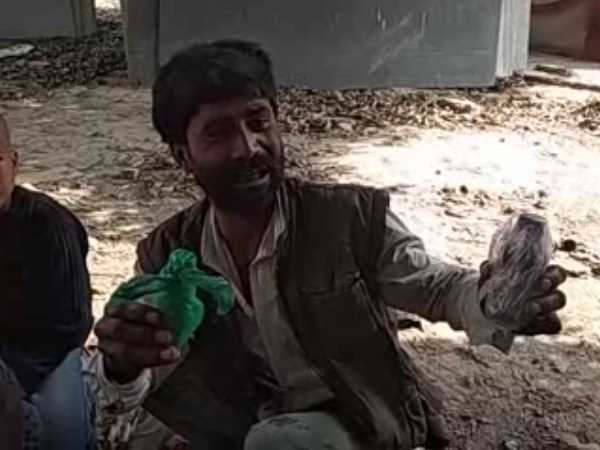 Victim went to DM office with children to suicide in Mainpuri Victim went to DM office with children to suicide in Mainpuri