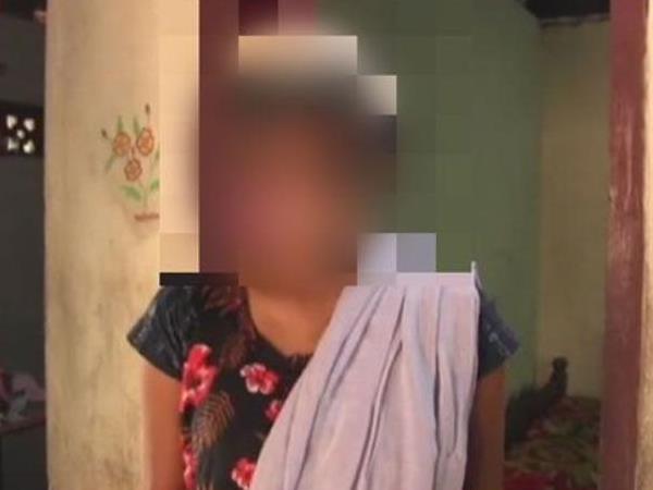 सीपीएम कार्यकर्ताओं ने मारी गर्भवती के पेट पर लात, कराना पड़ा अबॉर्शन सीपीएम कार्यकर्ताओं ने मारी गर्भवती के पेट पर लात, कराना पड़ा अबॉर्शन