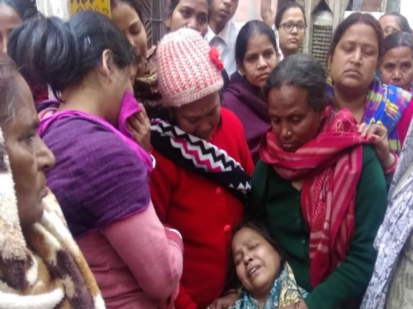 'अंकित की मां उसके गले पर चुन्नी बांधकर खून का बहाव रोकने की कोशिश करते हुए मदद मांग रही थी'