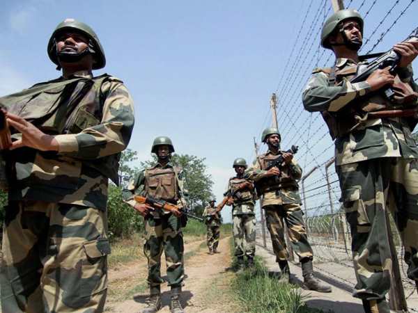 BSF shoot Pakistan Drug Smuggler 10 kg Narcotics International Border punjab BSF shoot Pakistan Drug Smuggler 10 kg Narcotics International Border punjab