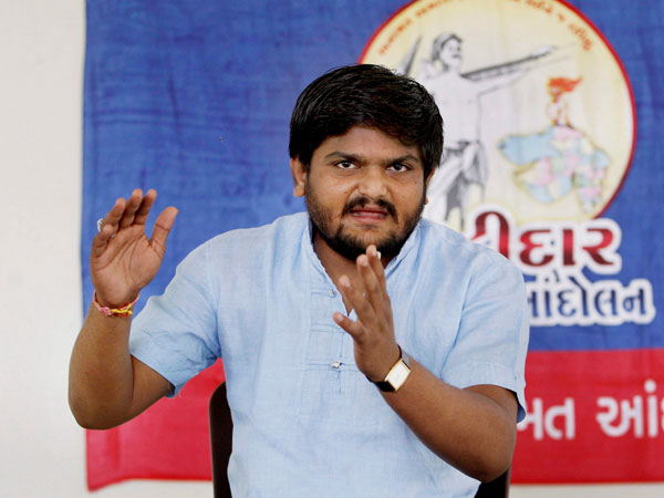 'भाजपा के टाइम में सूत्र है चलो पकौड़ा तले हम'