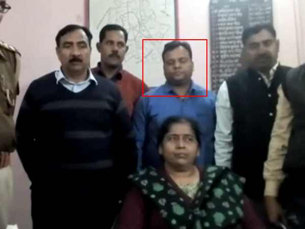 Officer caught red handed and arrested by Anti Corruption team in Hardoi Officer caught red handed and arrested by Anti Corruption team in Hardoi