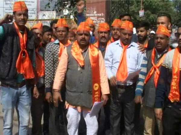 Akhil Bharat Hindu Mahasabha supports don chota rajan willing to play holi with him Akhil Bharat Hindu Mahasabha supports don chota rajan willing to play holi with him