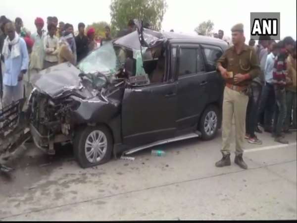 राजस्थान: सड़क हादसे में प्रधानमंत्री नरेंद्र मोदी की पत्नी जशोदाबेन घायल, एक रिश्तेदार की मौत राजस्थान: सड़क हादसे में प्रधानमंत्री नरेंद्र मोदी की पत्नी जशोदाबेन घायल, एक रिश्तेदार की मौत
