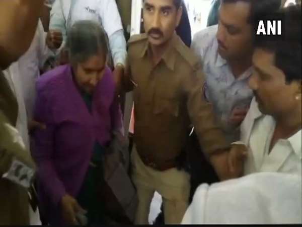 राजस्थान: सड़क हादसे में प्रधानमंत्री नरेंद्र मोदी की पत्नी जशोदाबेन घायल, एक रिश्तेदार की मौत राजस्थान: सड़क हादसे में प्रधानमंत्री नरेंद्र मोदी की पत्नी जशोदाबेन घायल, एक रिश्तेदार की मौत