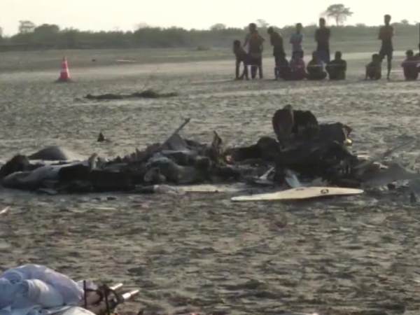 जोरहाट में माइक्रोलाइट एयरक्राफ्ट क्रैश, 2 पायलटों की मौत जोरहाट में माइक्रोलाइट एयरक्राफ्ट क्रैश, 2 पायलटों की मौत