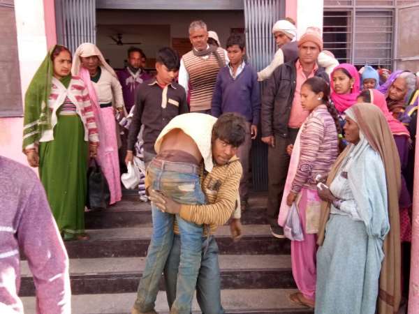 बहजोई कोतवाली के गाँव सादातबाड़ी का मामला