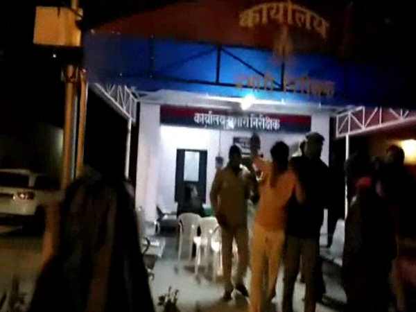 Son of former BJP MLA power show on a shop in Kannauj Son of former BJP MLA power show on a shop in Kannauj