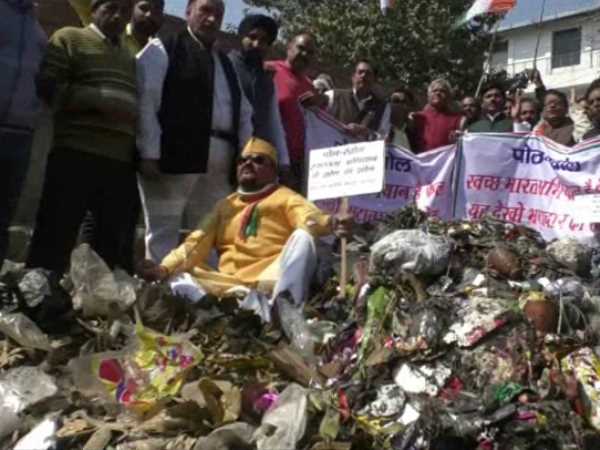 congress sitting on the litter in kanpur congress sitting on the litter in kanpur