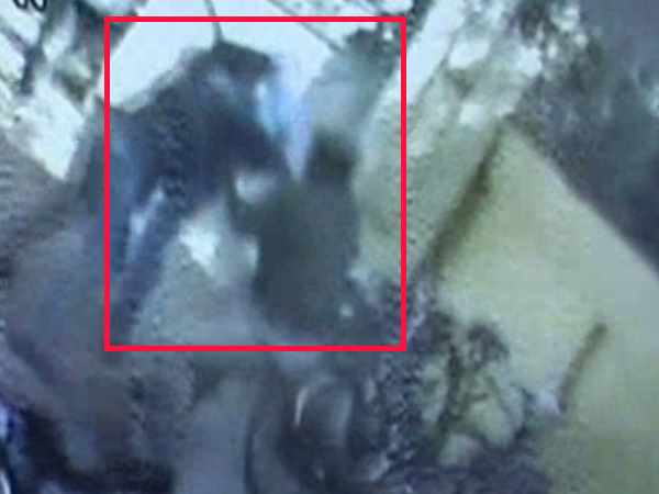 couple beat the bank guard in kanpur couple beat the bank guard in kanpur