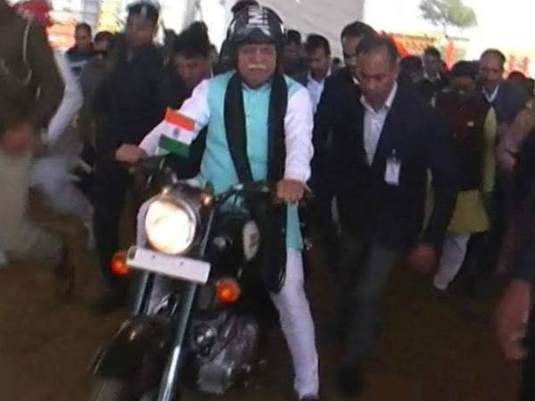 haryana cm manohar lal khattar ride bullet in bike rally haryana cm manohar lal khattar ride bullet in bike rally