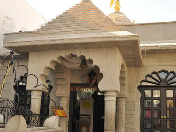 सुल्तान के महल के करीब है मंदिर