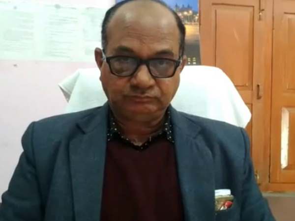 A student caught on CCTV cheating in UP Board classroom in Moradabad A student caught on CCTV cheating in UP Board classroom in Moradabad