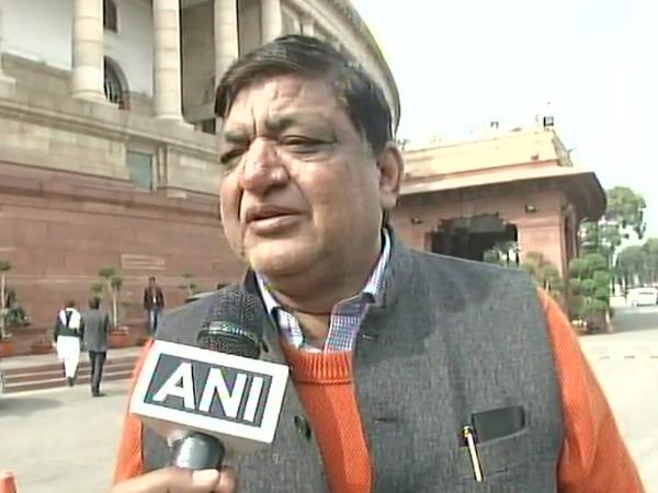 विपक्ष की आवाज को दबाया जा रहा है: नरेश अग्रवाल
