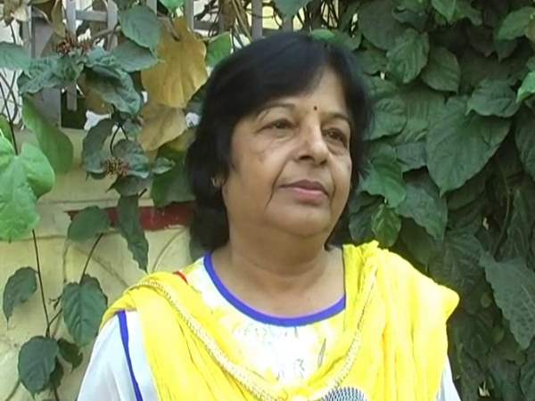 kanpur wife donates blood on his husband death anniversary kanpur wife donates blood on his husband death anniversary