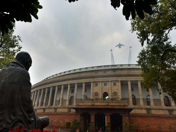 बजट सत्र: आज शुरु होगी राष्ट्रपति के अभिभाषण पर धन्यवाद प्रस्ताव पर चर्चा,अमित शाह देंगे पहला भाषण बजट सत्र: आज शुरु होगी राष्ट्रपति के अभिभाषण पर धन्यवाद प्रस्ताव पर चर्चा,अमित शाह देंगे पहला भाषण