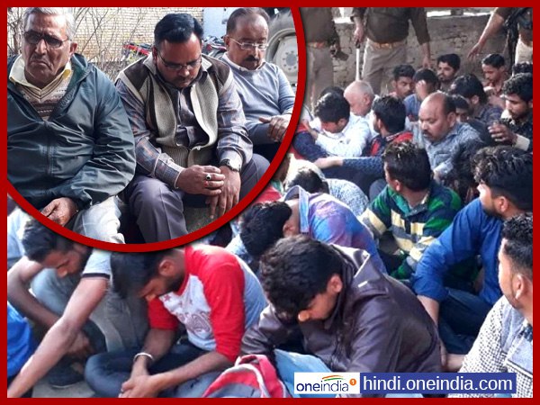 अलीगढ़: शिक्षा मंत्री संदीप सिंह के विधानसभा क्षेत्र में भाजपा नेता के घर लिखी जा रही थी बोर्ड की कॉपी, 62 धराए अलीगढ़: शिक्षा मंत्री संदीप सिंह के विधानसभा क्षेत्र में भाजपा नेता के घर लिखी जा रही थी बोर्ड की कॉपी, 62 धराए
