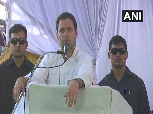 देश के चौकीदार पीएम मोदी कुछ नहीं करते