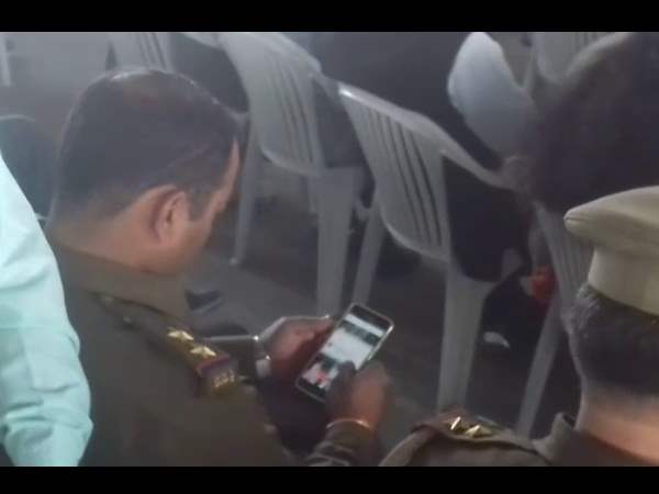 होली को लेकर हो रही थी बैठक