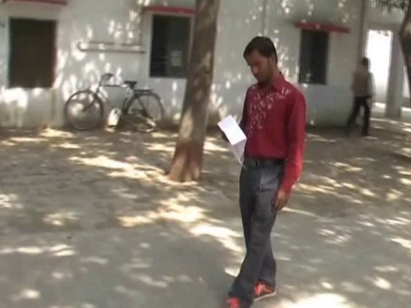 माशूका की बेवफाई की वजह तलाश रहा