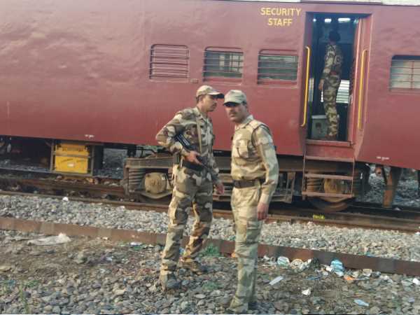 Two coaches full of Indian currencies derailed in Saharanpur Two coaches full of Indian currencies derailed in Saharanpur