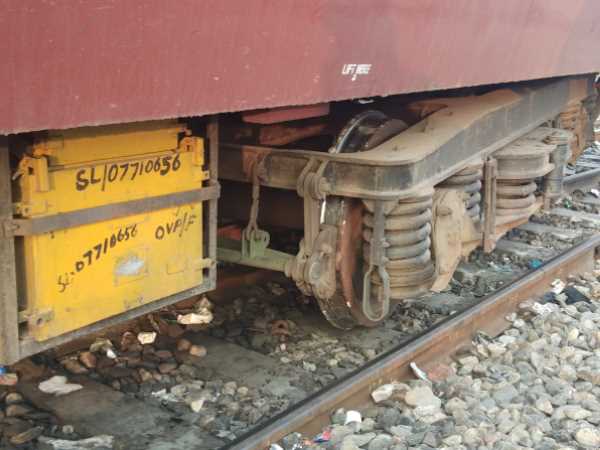 Two coaches full of Indian currencies derailed in Saharanpur Two coaches full of Indian currencies derailed in Saharanpur