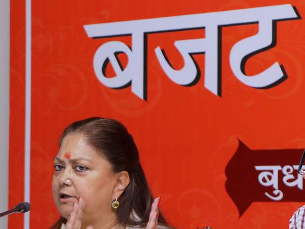 वसुंधरा राजे ने पेश किया बजट, किसानों के ऋण माफी का ऐलान वसुंधरा राजे ने पेश किया बजट, किसानों के ऋण माफी का ऐलान