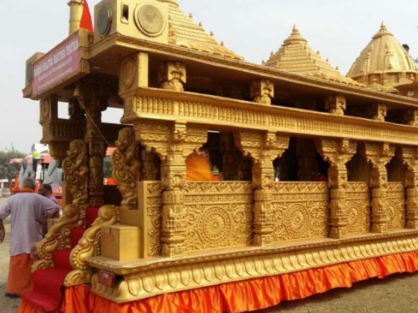 वीएचपी के महासचिव चंपत राय ने दिखाई झंडी