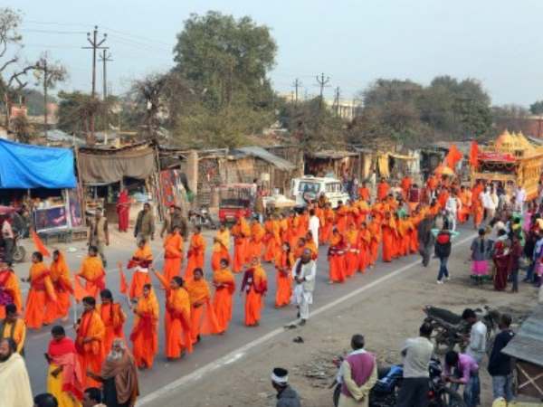 राम राज्य रथ यात्रा को वीएचपी नेता ने दिखाई हरी झंडी
