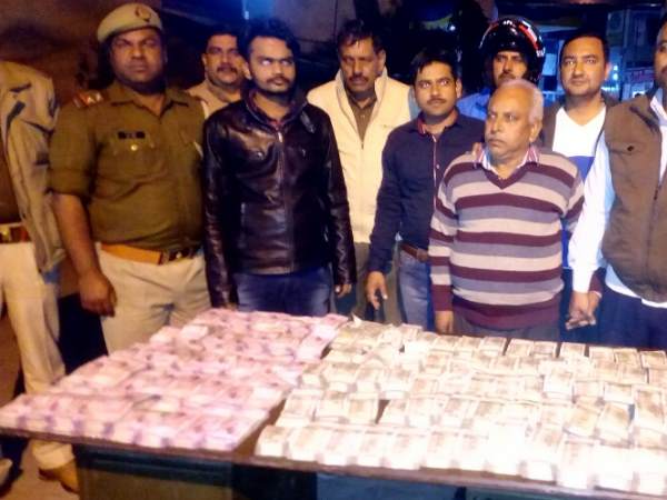 क्राइम ब्रांच और पुलिस टीम ने पकड़ा