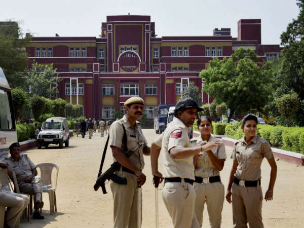 CCTV फुटेज में क्या-क्या दिखा उसका पूरा जिक्र