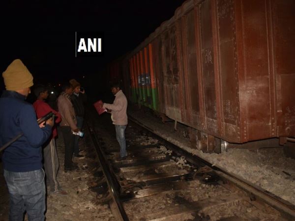 24 bogies of a goods train derailed in Satna Madhya Pradesh 24 bogies of a goods train derailed in Satna Madhya Pradesh