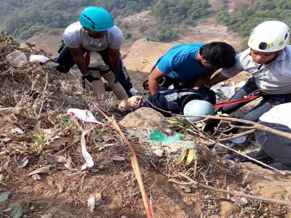 pune man trying to click selfie fallen into ditch maharashtra pune man trying to click selfie fallen into ditch maharashtra