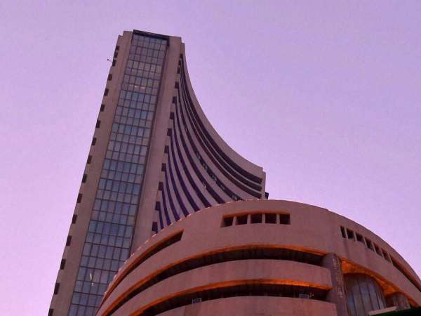 सोमवार के शुरुआती कारोबार में सेंसेंक्स 260 अंक बढ़ा, Nifty पहुंचा 10,500 पर सोमवार के शुरुआती कारोबार में सेंसेंक्स 260 अंक बढ़ा, Nifty पहुंचा 10,500 पर