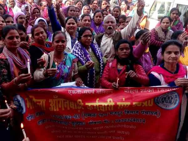 anganwadi workers demanding increase in shahjahanpur anganwadi workers demanding increase in shahjahanpur