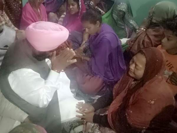 Pain of dead policeman's family of Shahjahanpur Pain of dead policeman's family of Shahjahanpur