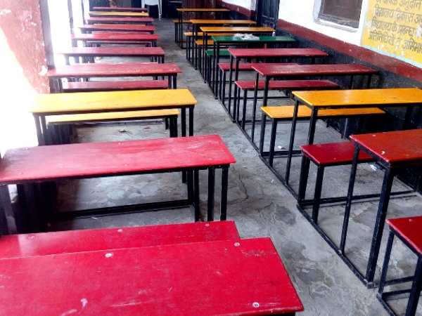 टीचर के जज्बे को सभी कर रहे सलाम