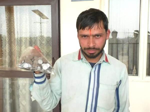 Fir against bank for not taking coins in Hapur Fir against bank for not taking coins in Hapur