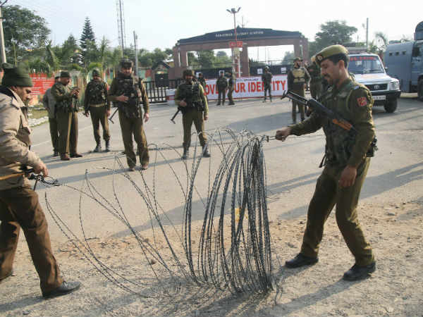 क्वार्टर में नहीं घुस सके आतंकी