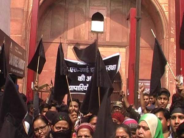 जवानों को दूसरे गेट पर लगाया
