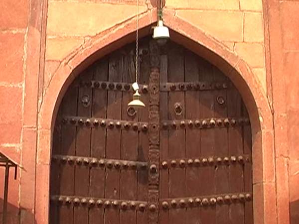 25 फरवरी से किया गया गेट बंद