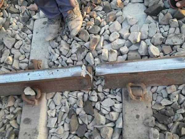 delhi dibrugarh rajdhani express avoiding crashing in khagdhiya patna bihar delhi dibrugarh rajdhani express avoiding crashing in khagdhiya patna bihar