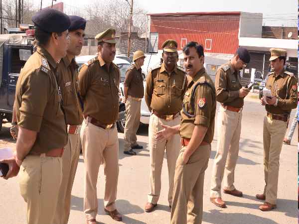जातीय हिंसा का आरोपी और इनामी वांछित भी रहा मौजूद